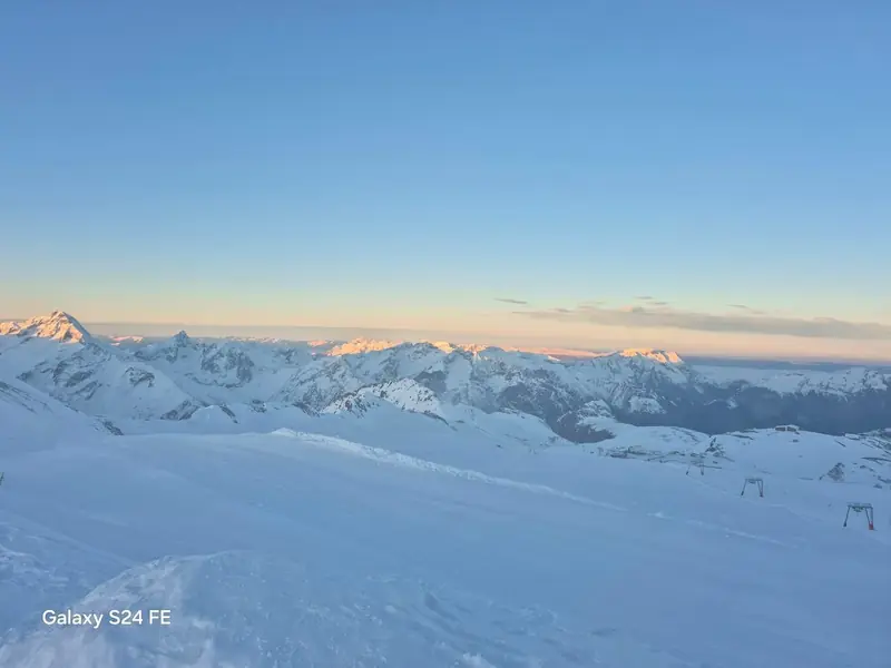 Le glacier au lever du soleil