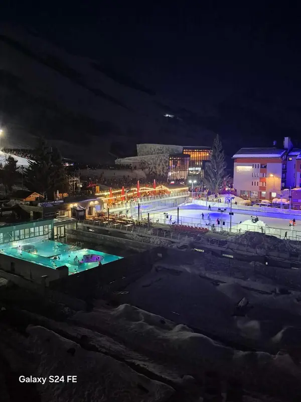 Piscine chauffée et patinoire